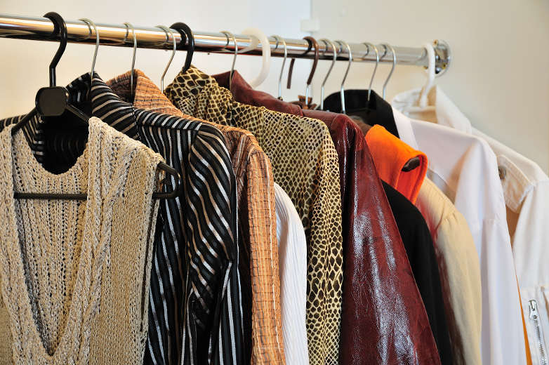 Одежда в магазине Искра